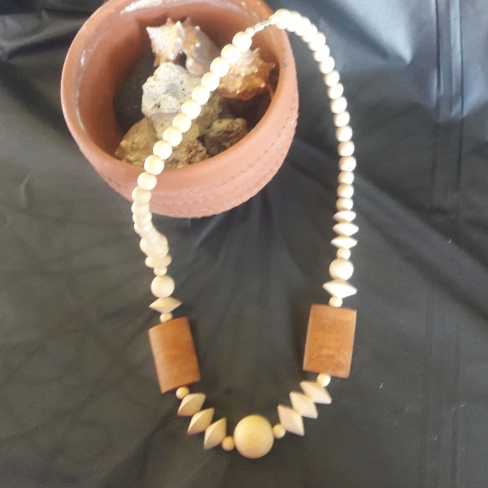 Vintage wooden beaded necklace💞
